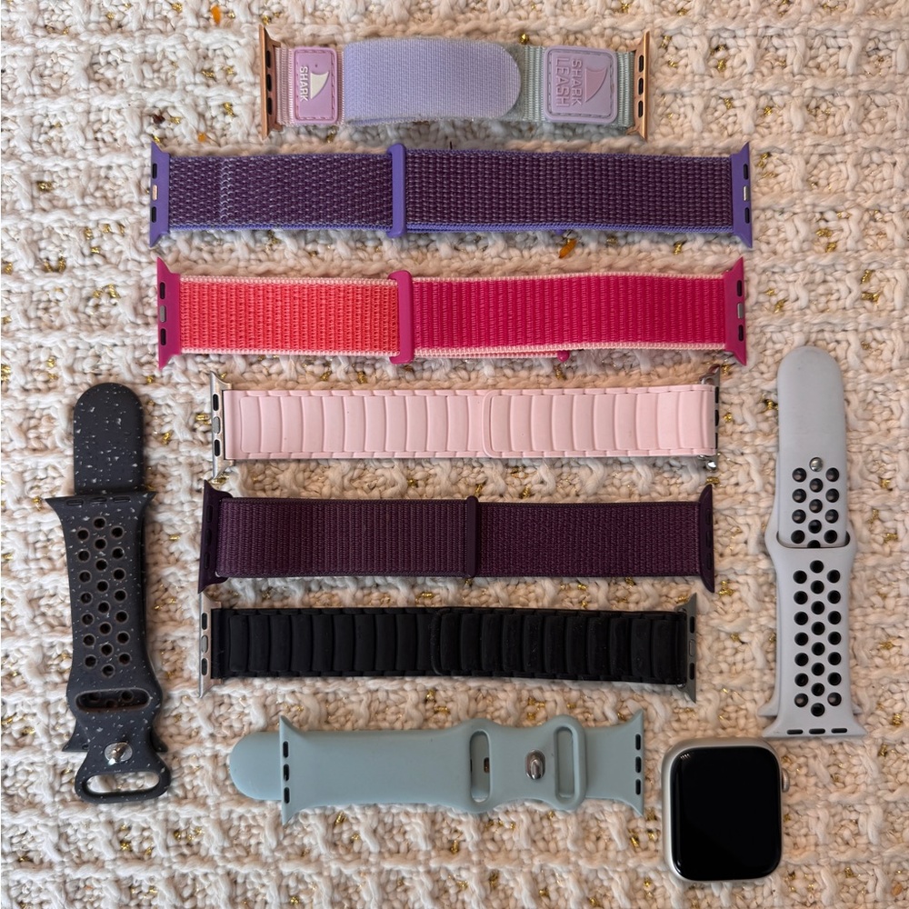 Apple Watch Series 7 Nike Edition 47mm and Watch Bundle